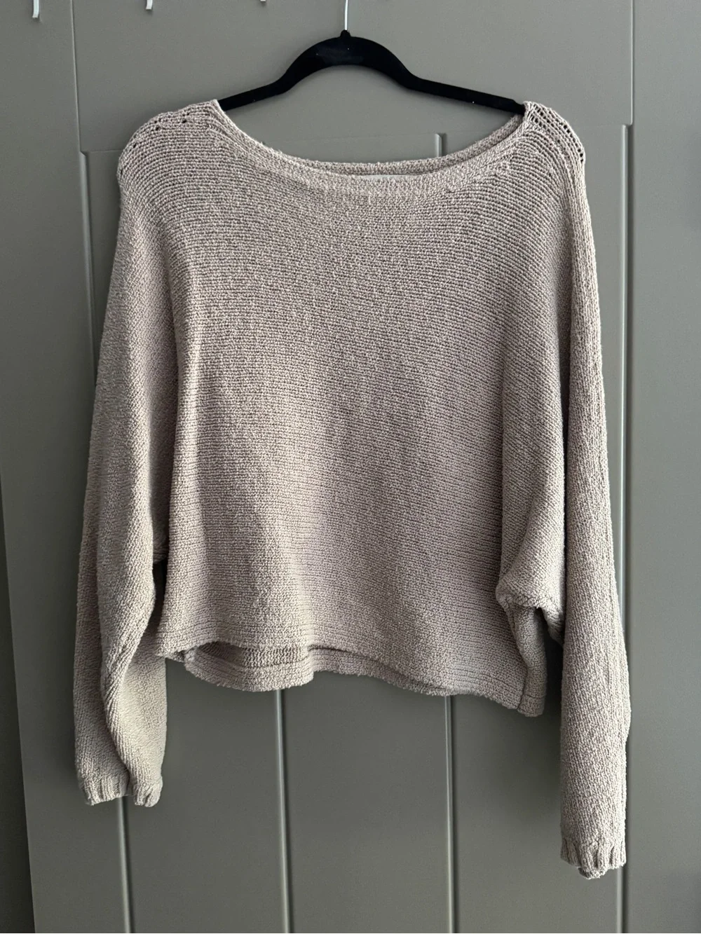Abercrombie & Fitch Relaxed Boxy Knit Sweater in Taupe. Size Small/Medium